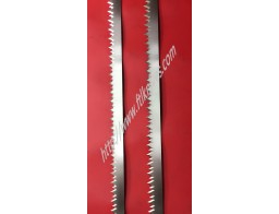 High and low serrated knife