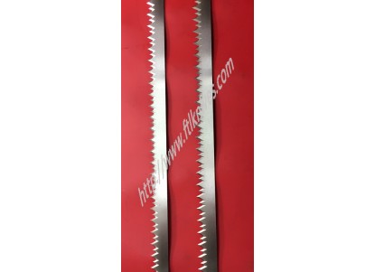 High and low serrated knife